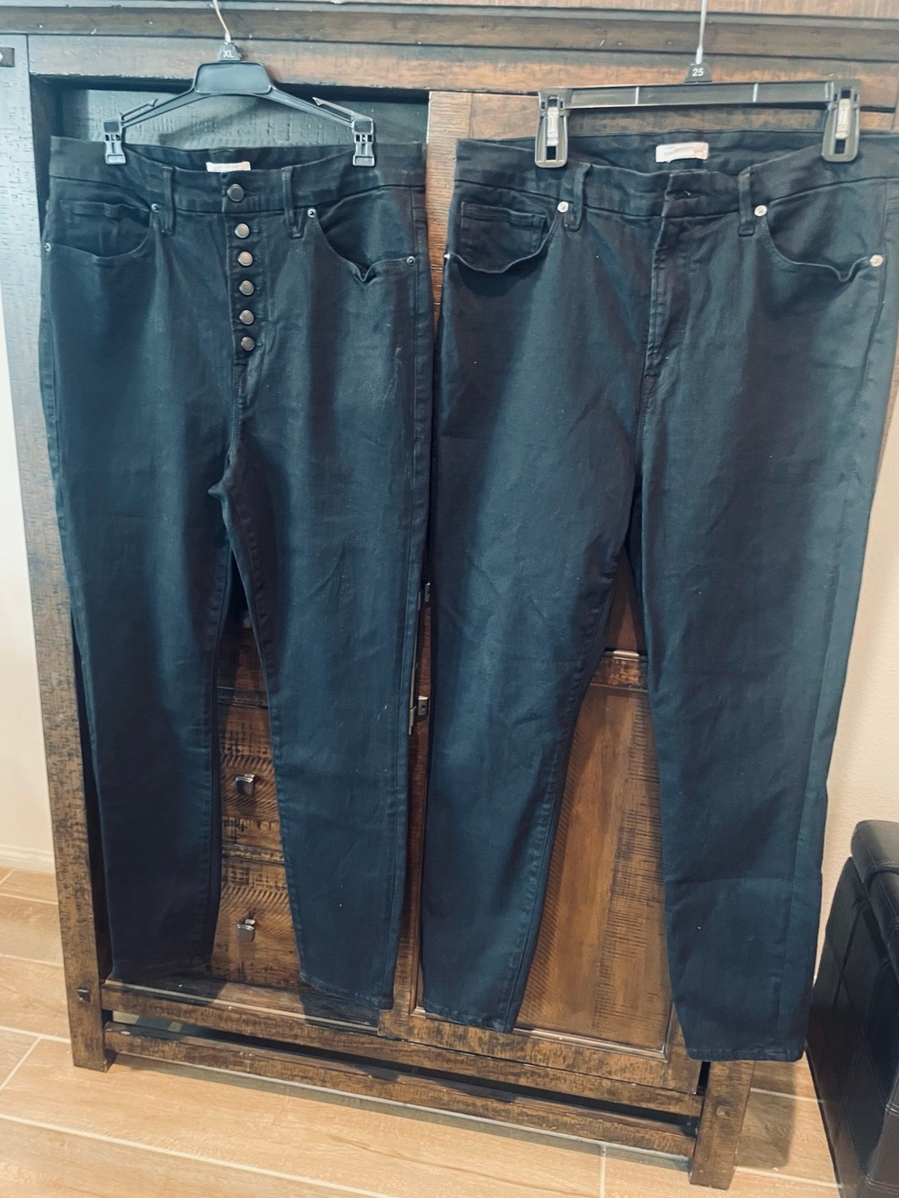2 Pair Good American Women”s Skinny Jeans in Black inseam 29
